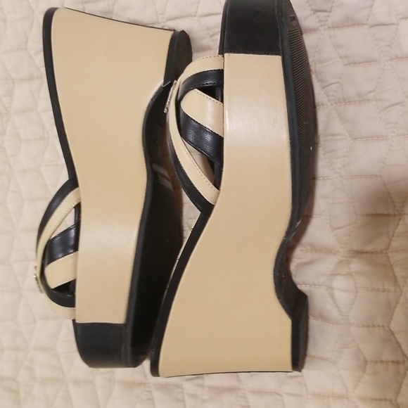 CHANEL SHOES - Picture 5 of 9